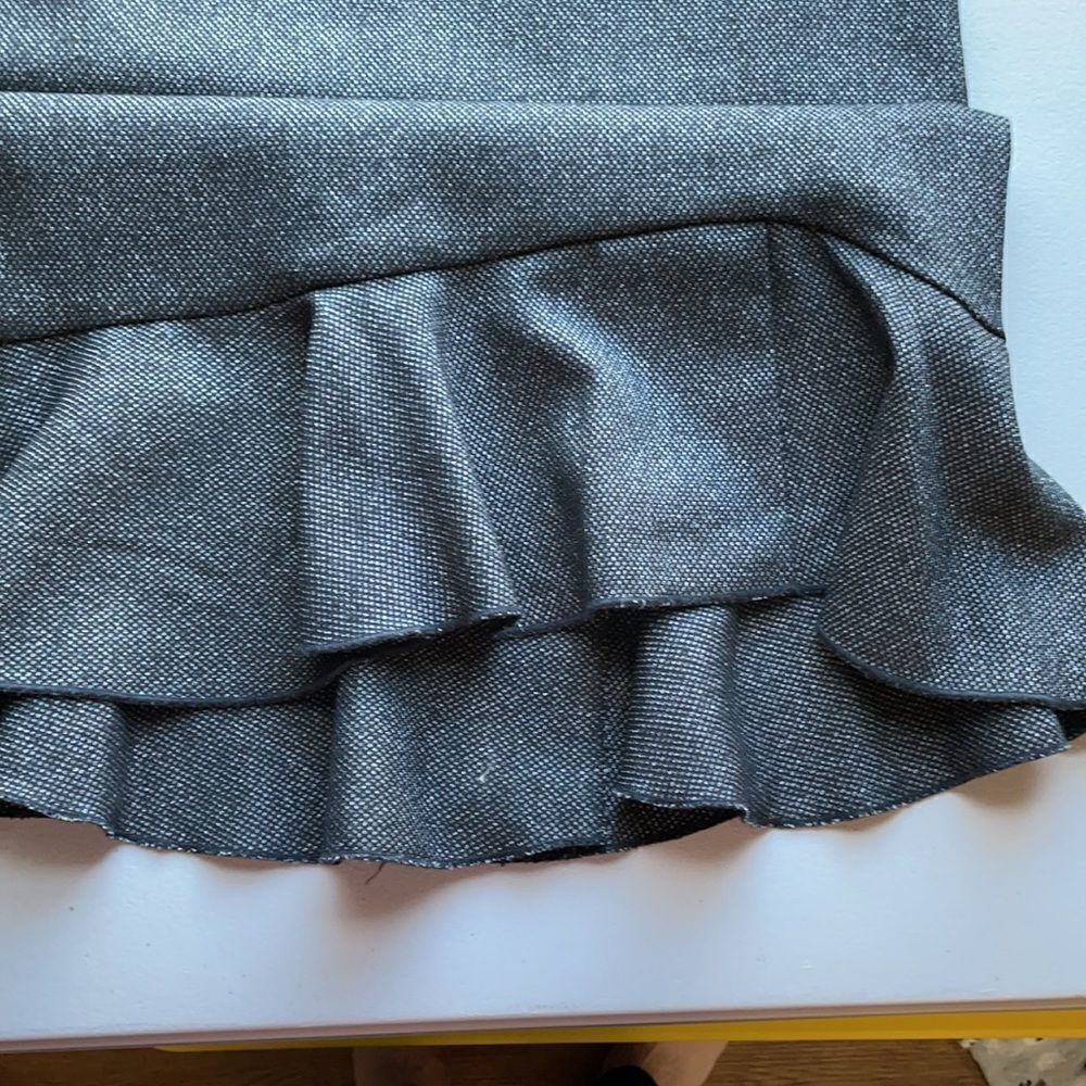 Express Black Textured Ruffle Hem Pencil Skirt - 2 - Picture 4 of 5
